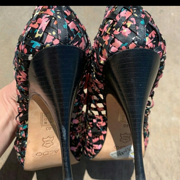 BEAUTIFUL ALDO HEELS - Picture 3 of 4